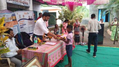 Photo of સોનુનિયા પ્રાથમિક શાળામાં પ્રાંત અધિકારી અને નાયબ કલેક્ટરે બાળકોને શાળા પ્રવેશ કરાવ્યો, તસવીરમાં દ્રશ્યો ચિત્રો થયા અમર