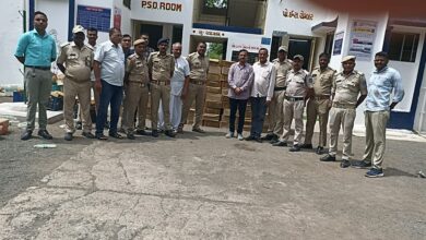 Photo of કુકારમુંડા પોલીસે ₹23.34 લાખનો દારૂ ભરેલો ટ્રક ઝડપી પાડ્યો, ચાલક ફરાર