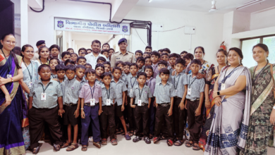 Photo of વ્યારાના વિદ્યાર્થીઓએ “બેગલેસ ડે” અંતર્ગત પોલીસ કાર્ય અને શિસ્તનું પ્રત્યક્ષ જ્ઞાન મેળવ્યું